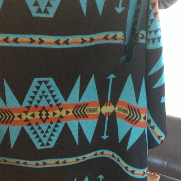 Reversible Southwestern Style Poncho one size fits - Picture 8 of 8